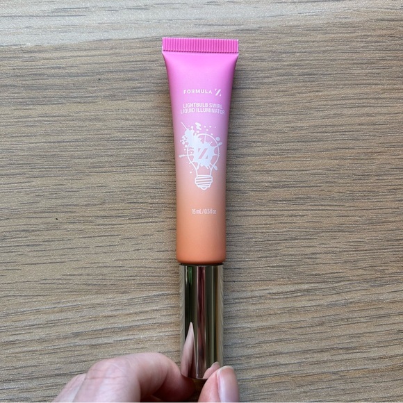 Formula Z | Lightbulb Swirl Liquid Illuminator | Shade: Major Vibes - Picture 4 of 5